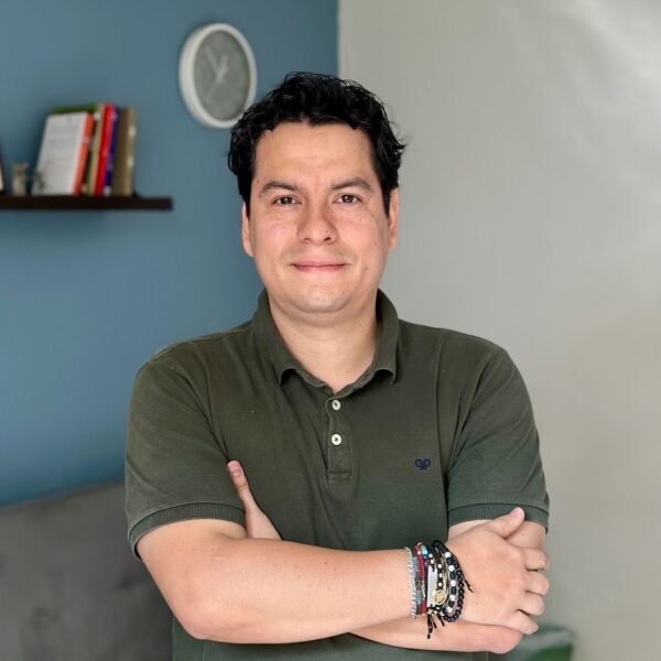 Dr. ELVIS JOHAN AMAYA VELASQUEZ